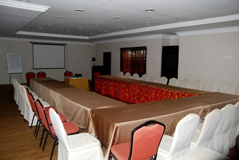 Hotel Grand Inn & Suites