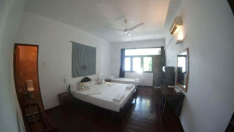Hotel Coral Seas Beach Hikkaduwa