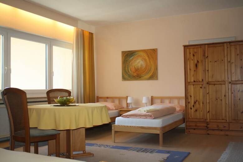 Hotel Golden Earth