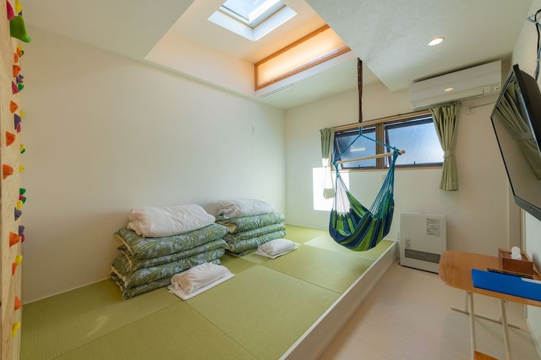 Hotel L-base