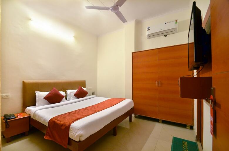 Hotel Oyo 7372 Platinum Inn