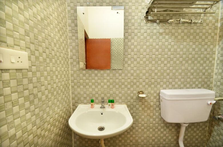 Hotel Oyo 7372 Platinum Inn