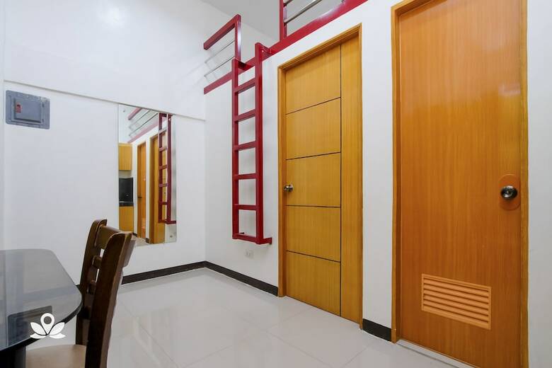 Hotel Zen Rooms Time Travellers Makati