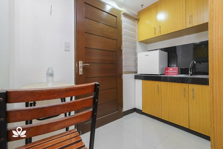 Hotel Zen Rooms Time Travellers Makati