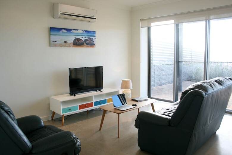 Penneshaw Oceanview Apartments