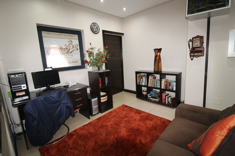 Hotel Alcazaba Lodges