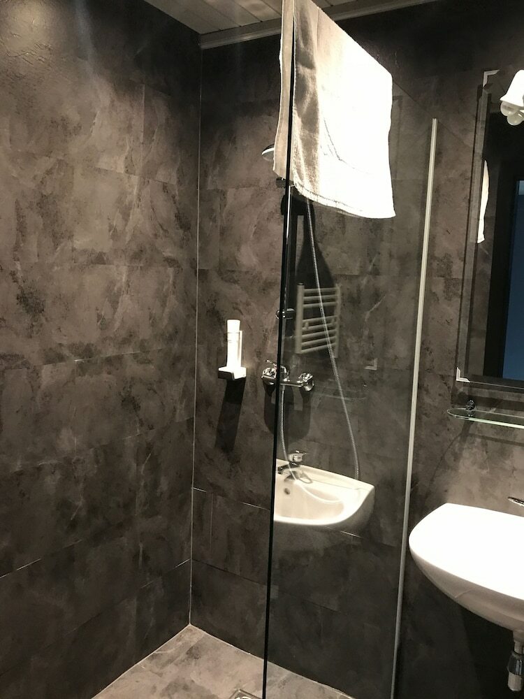 Basekamp Mountain Budget Hotel
