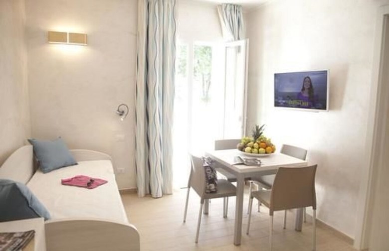 Marina Beach Suite Hotel