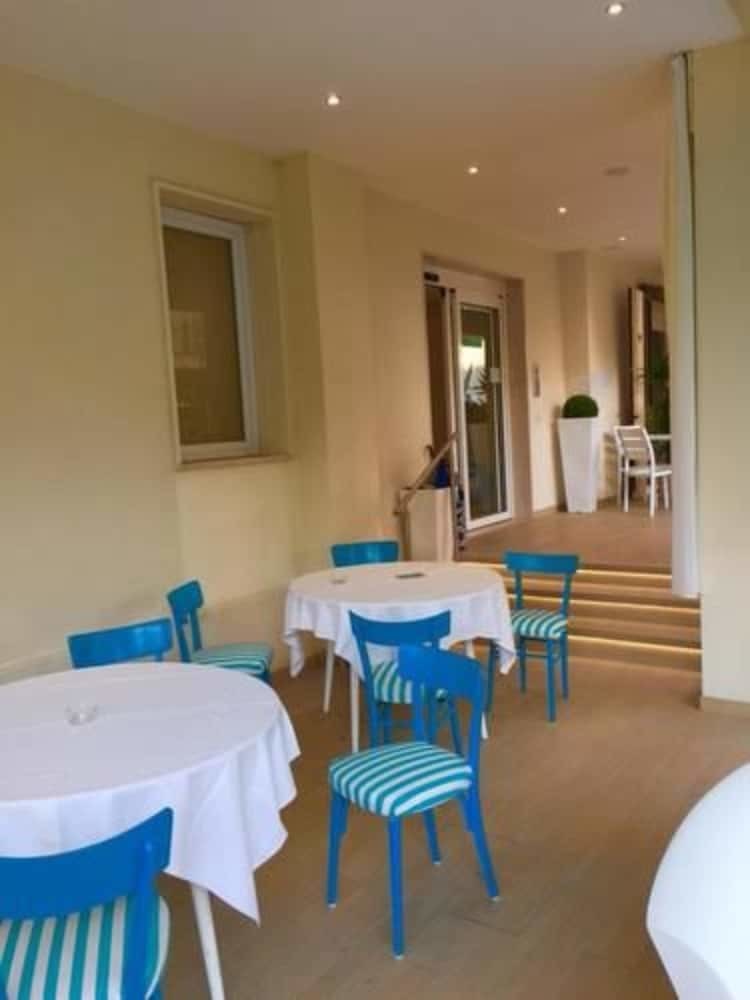 Marina Beach Suite Hotel