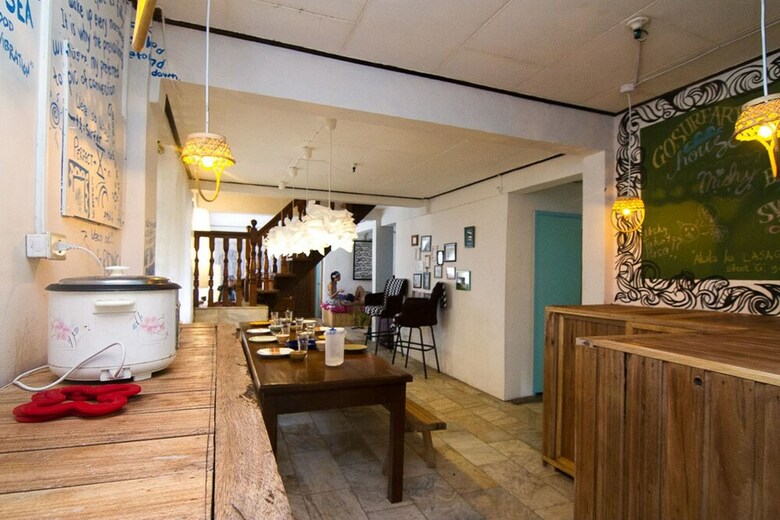 Hostal Go Surfari House