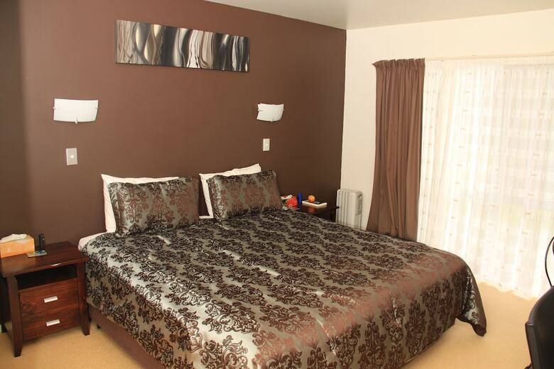 Bed & Breakfast Springwaters Lodge