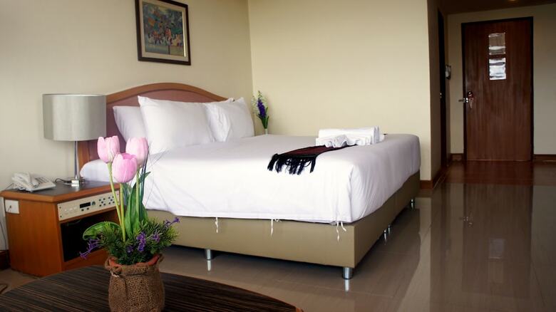 J.p. Emerald Hotel