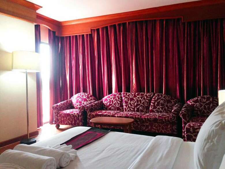 J.p. Emerald Hotel