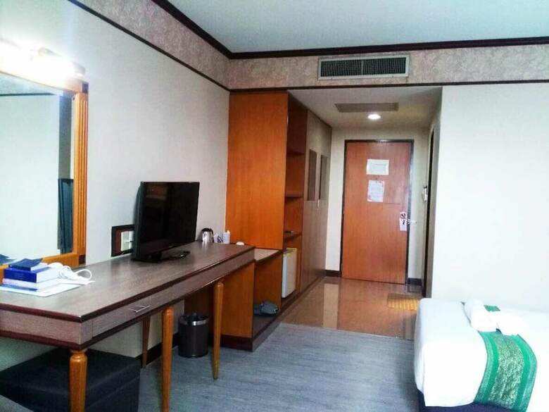 J.p. Emerald Hotel