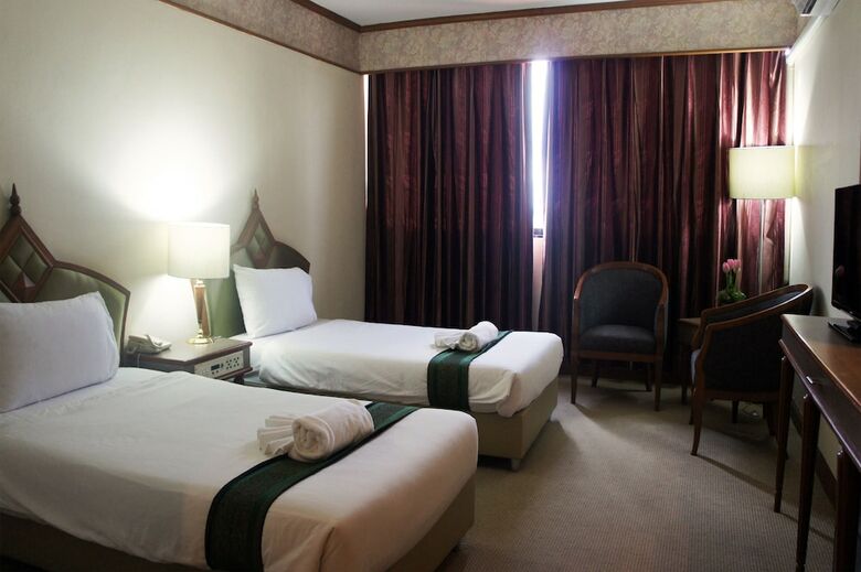 J.p. Emerald Hotel