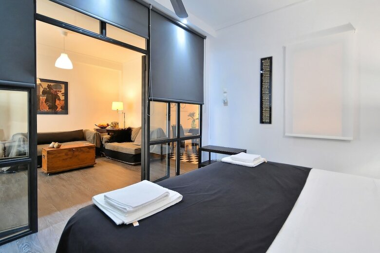 Plaka Elegant Apartment