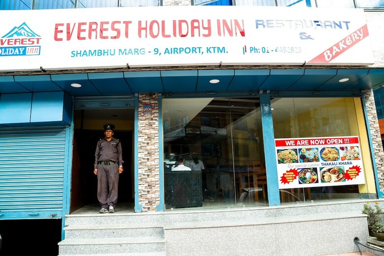 Hotel Everest Holiday Inn