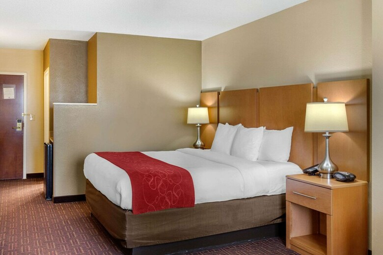 Hotel Comfort Suites Hanes Mall