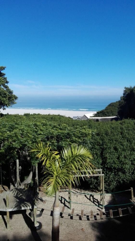 Hotel Monkey Valley Beach & Nature Resort