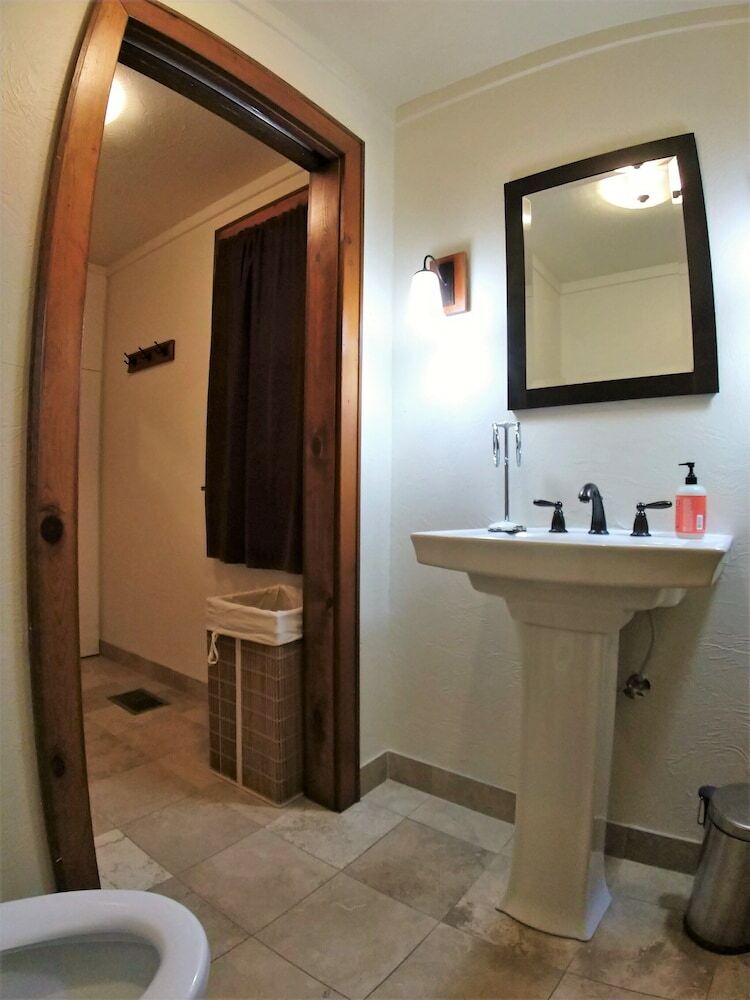 Hostal Bunk & Brew Historic Lucas House