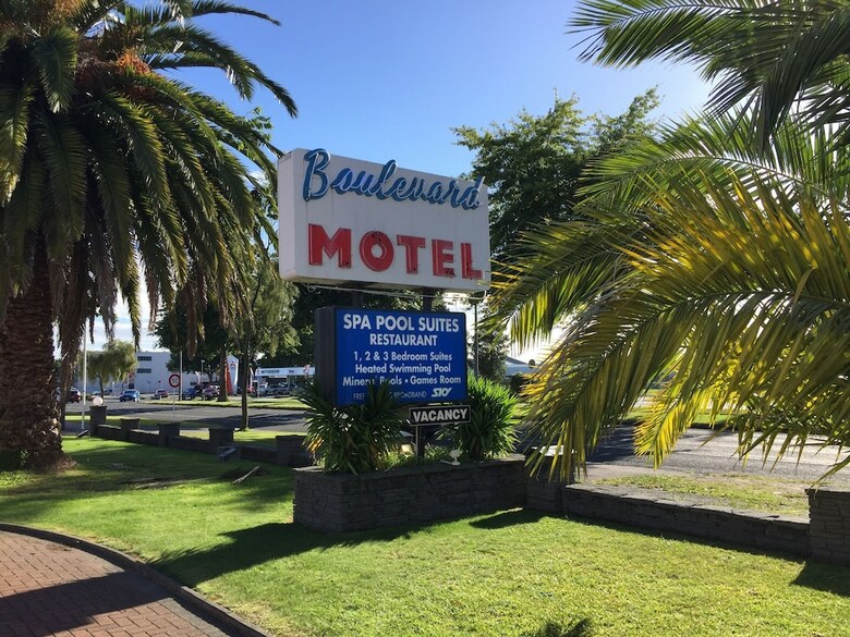 Boulevard Motel & Restaurant