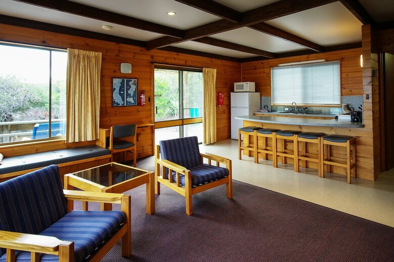 Hotel Edge Of The Bay Resort
