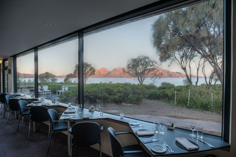 Hotel Edge Of The Bay Resort
