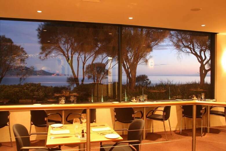 Hotel Edge Of The Bay Resort
