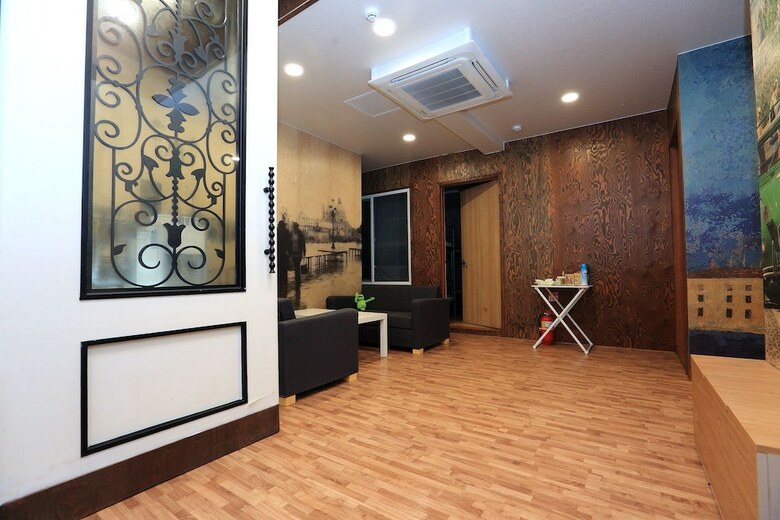 Hostal Maison Sondemul - Hostel