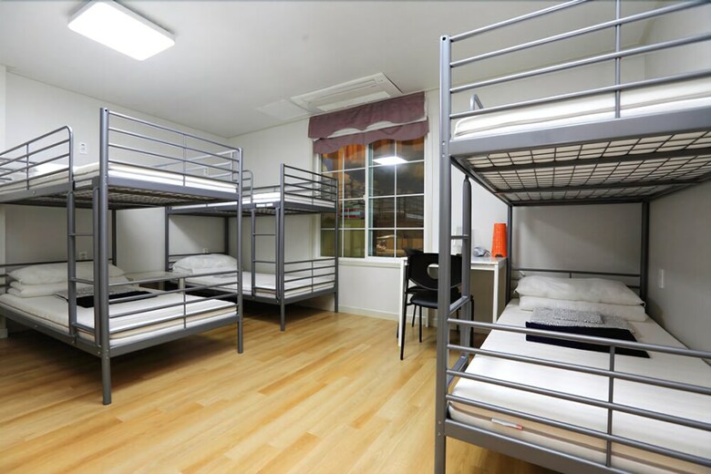 Hostal Maison Sondemul - Hostel
