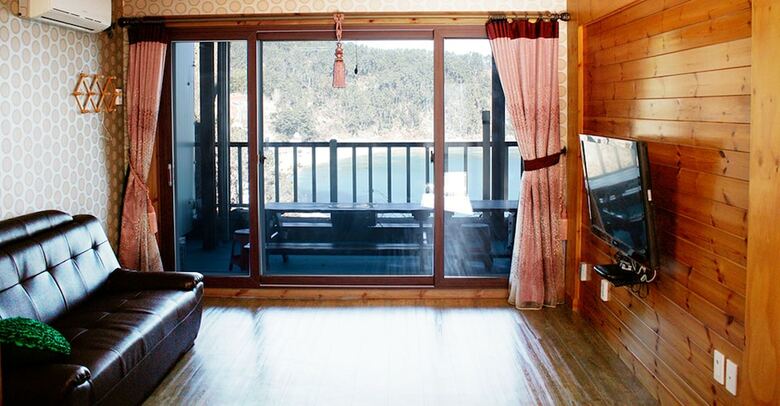 Geoje White O Pension