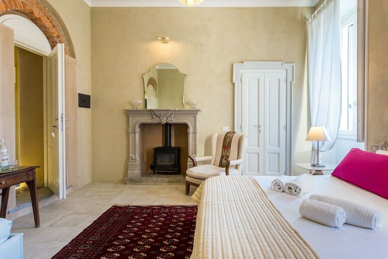 Hotel White Lilac