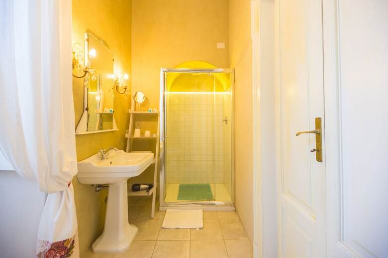 Hotel White Lilac