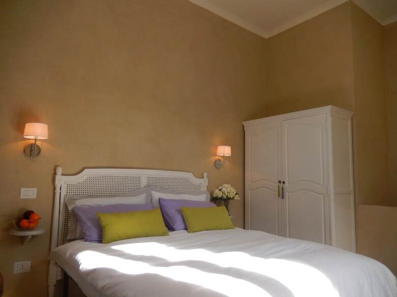 Hotel White Lilac