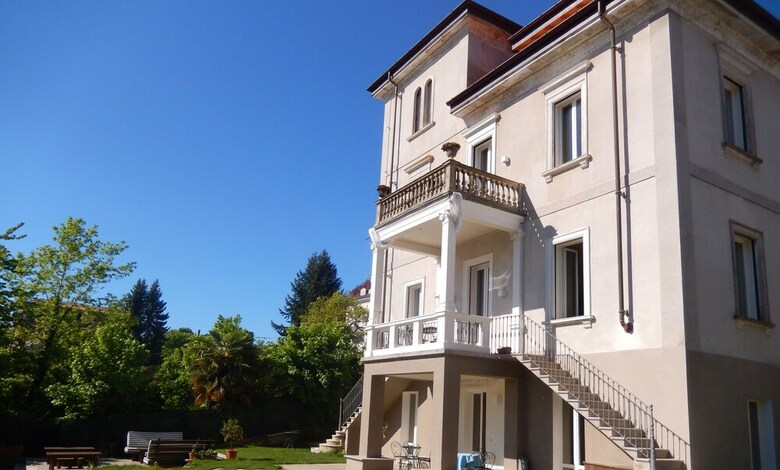 Hotel White Lilac