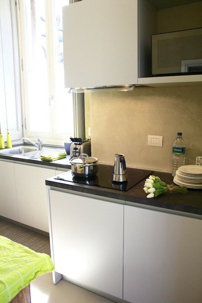 Hotel White Lilac