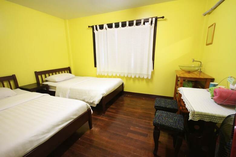 Hostal Baan Bua Homestay