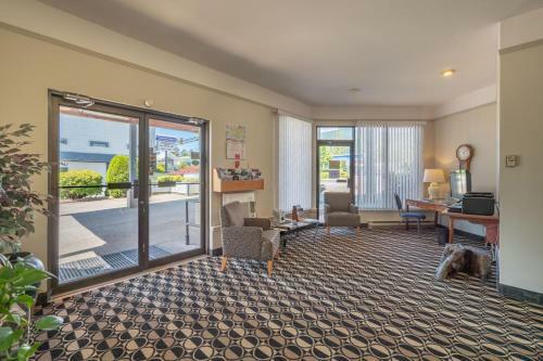 The Cedars Inn Hotel & Convention Centre