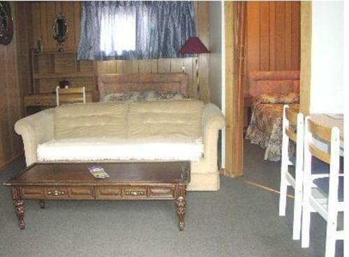 Kingsbridge Inn / Bon-air Motel