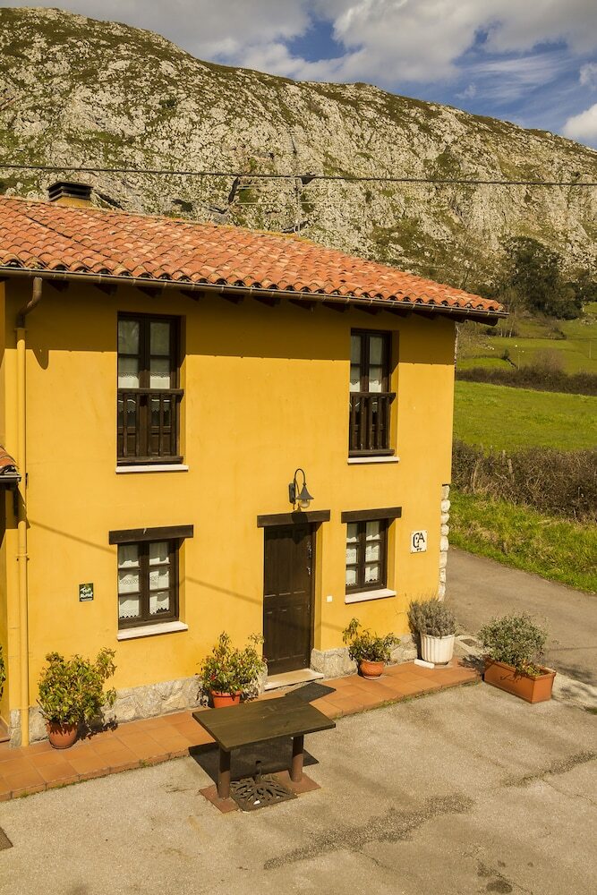 Casa De Aldea Pe�a Careses