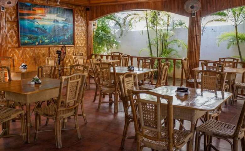 Coucou Bar Hotel And Restaurant