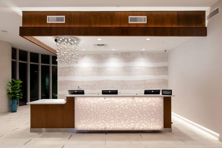 Hotel Embassy Suites By Hilton Sarasota, Fl