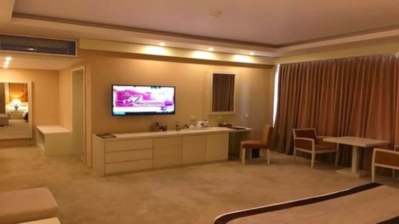 Grandeeza Luxury Hotel