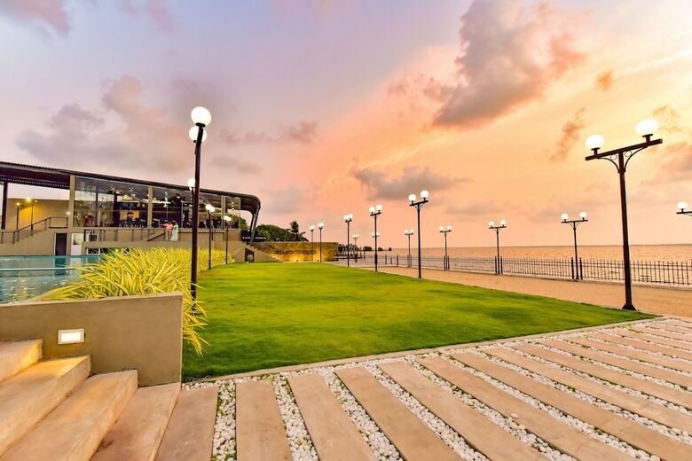Grandeeza Luxury Hotel