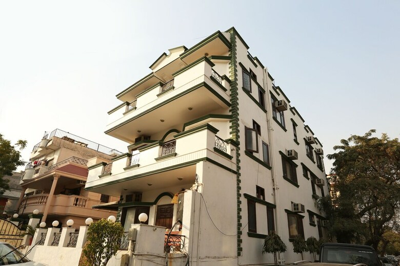 Oyo 8535 Hotel Mayarch