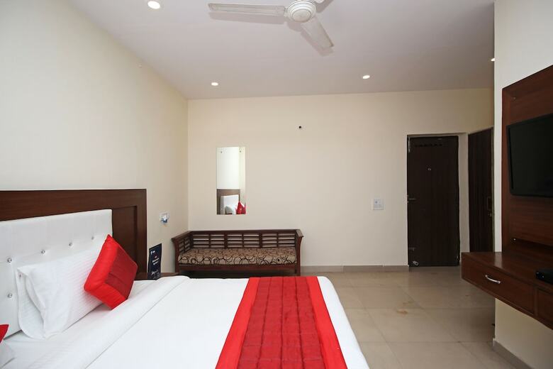 Oyo 6495 Hotel Eden Greens