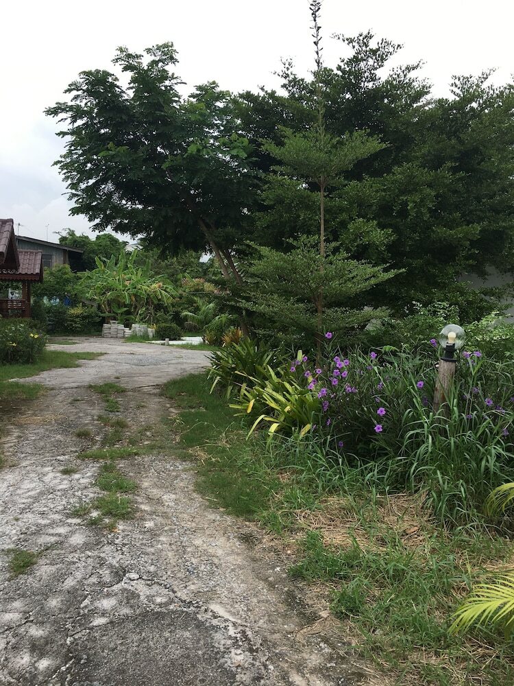 Hotel Baan Bangwua Resort