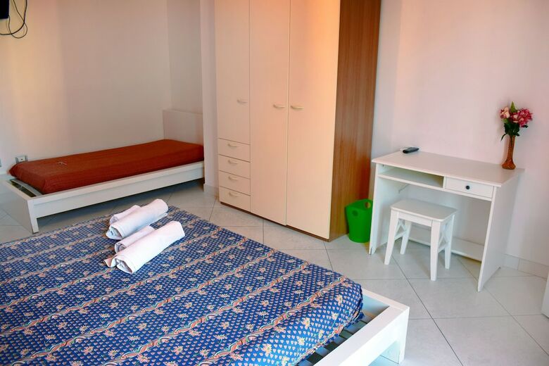 Bed & Breakfast Thanit Room