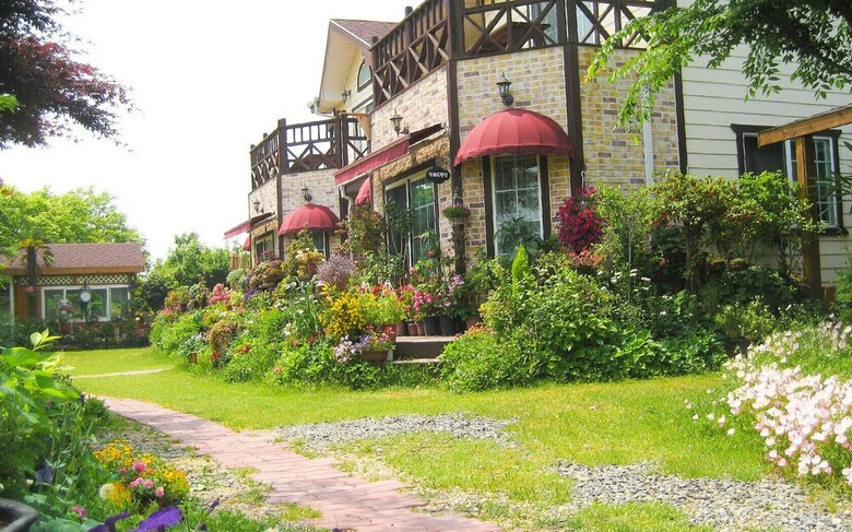 Kkotnim's Pension & Cafe