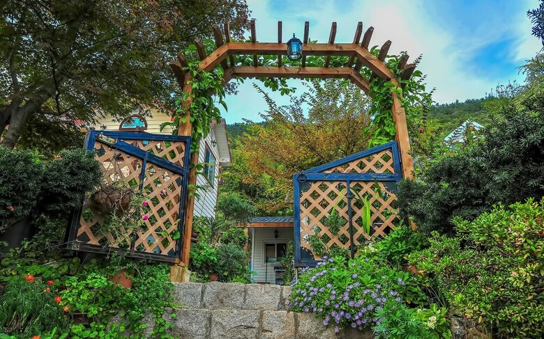 Kkotnim's Pension & Cafe